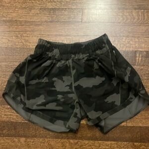 Lululemon track that size 6 shorts